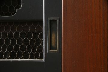 和製アンティーク　特大　八尺　前面欅(ケヤキ)材　漆塗り　凛とした佇まいが目を惹く近江水屋箪笥サイドボード(収納棚、戸棚、食器棚、キャビネット)(R-078578)