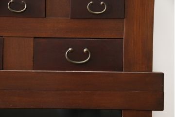 和製アンティーク　特大　八尺　前面欅(ケヤキ)材　漆塗り　凛とした佇まいが目を惹く近江水屋箪笥サイドボード(収納棚、戸棚、食器棚、キャビネット)(R-078578)