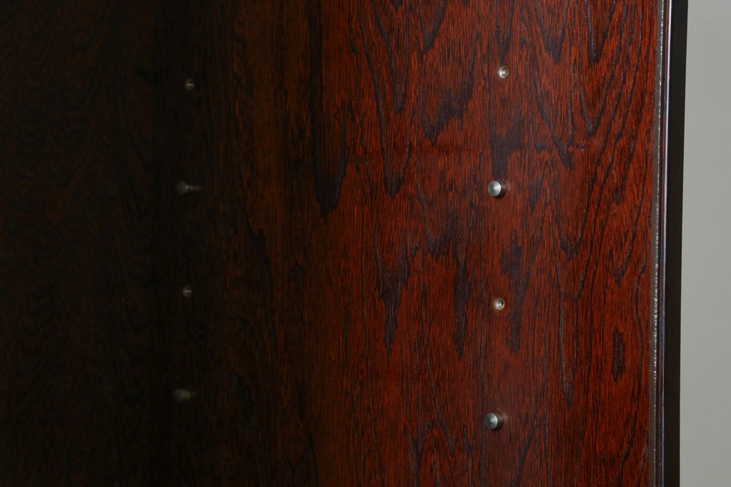 中古　美品　国産　シックな佇まいが魅力的なアンティーク調の水屋箪笥　(R-078581)