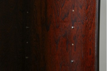 中古　美品　国産　シックな佇まいが魅力的なアンティーク調の水屋箪笥　(R-078581)