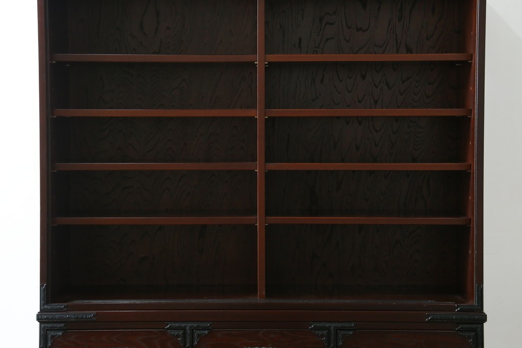 中古　美品　国産　シックな佇まいが魅力的なアンティーク調の水屋箪笥　(R-078581)