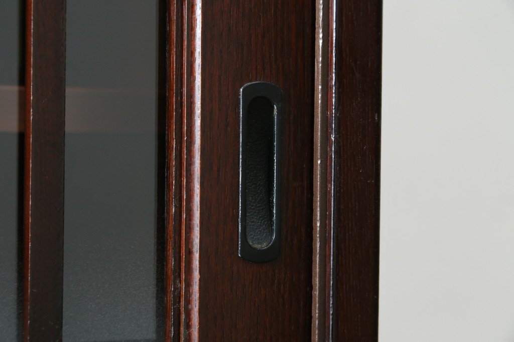 中古　美品　国産　シックな佇まいが魅力的なアンティーク調の水屋箪笥　(R-078581)