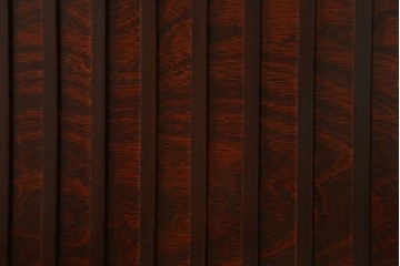 中古　美品　国産　シックな佇まいが魅力的なアンティーク調の水屋箪笥　(R-078581)