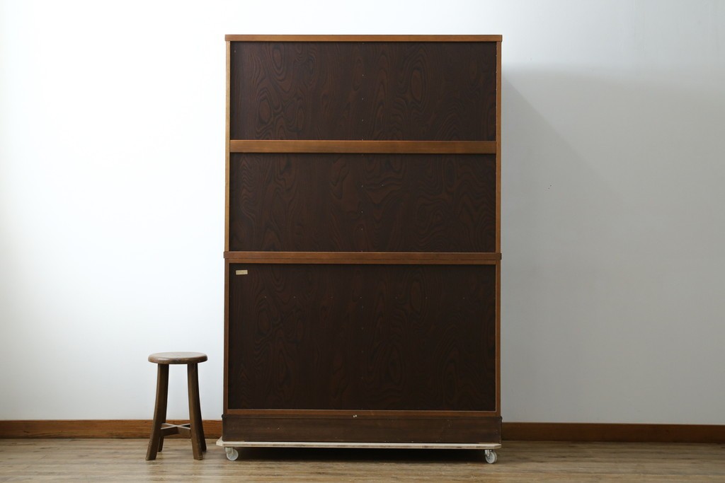 中古　美品　国産　シックな佇まいが魅力的なアンティーク調の水屋箪笥　(R-078581)