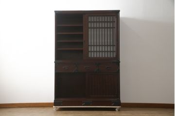 中古　美品　国産　シックな佇まいが魅力的なアンティーク調の水屋箪笥(食器棚、キャビネット、茶箪笥、収納棚、戸棚)(R-078581)