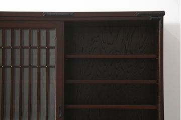 中古　美品　国産　シックな佇まいが魅力的なアンティーク調の水屋箪笥(食器棚、キャビネット、茶箪笥、収納棚、戸棚)(R-078581)
