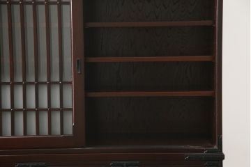 中古　美品　国産　シックな佇まいが魅力的なアンティーク調の水屋箪笥(食器棚、キャビネット、茶箪笥、収納棚、戸棚)(R-078581)