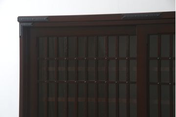 中古　美品　国産　シックな佇まいが魅力的なアンティーク調の水屋箪笥(食器棚、キャビネット、茶箪笥、収納棚、戸棚)(R-078581)