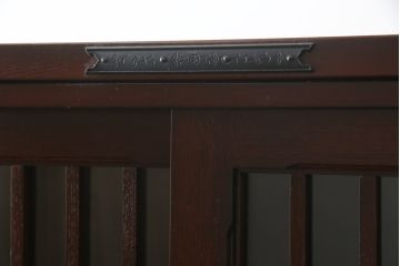 中古　美品　国産　シックな佇まいが魅力的なアンティーク調の水屋箪笥(食器棚、キャビネット、茶箪笥、収納棚、戸棚)(R-078581)