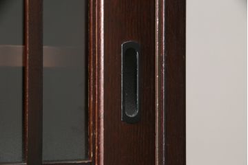 中古　美品　国産　シックな佇まいが魅力的なアンティーク調の水屋箪笥(食器棚、キャビネット、茶箪笥、収納棚、戸棚)(R-078581)