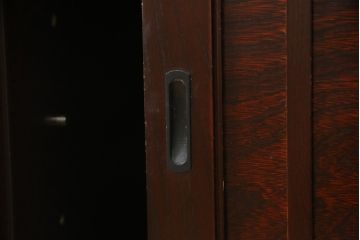 中古　美品　国産　シックな佇まいが魅力的なアンティーク調の水屋箪笥(食器棚、キャビネット、茶箪笥、収納棚、戸棚)(R-078581)