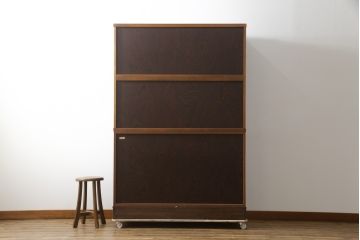 中古　美品　国産　シックな佇まいが魅力的なアンティーク調の水屋箪笥(食器棚、キャビネット、茶箪笥、収納棚、戸棚)(R-078581)