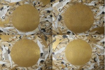 薩摩焼　大京都日文林本寶山　高さ98cm　龍・獅子・鶴・美人画・鳳凰・花鳥図　緻密で絢爛豪華な金襴手特大花瓶・花台セット(花器、花入、花生、飾壷、壺、飾り台、金彩)(R-078582)