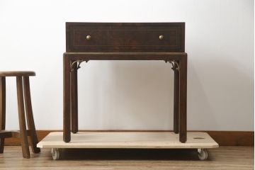 中古　美品　イギリス高級家具　THEODORE ALEXANDER(セオドア・アレキサンダー)　クラシカルで上品な佇まいが魅力的な引き出し付きサイドテーブル(コンソールテーブル、エンドテーブル、ナイトテーブル、英国)(定価約30万円)(R-078586)