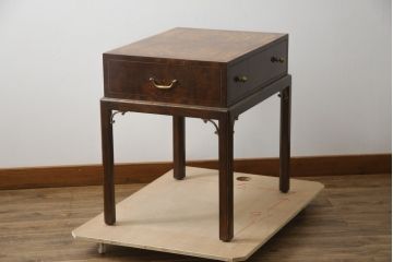 中古　美品　イギリス高級家具　THEODORE ALEXANDER(セオドア・アレキサンダー)　クラシカルで上品な佇まいが魅力的な引き出し付きサイドテーブル(コンソールテーブル、エンドテーブル、ナイトテーブル、英国)(定価約30万円)(R-078586)