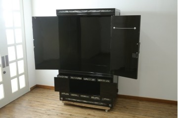 アジアンヴィンテージ　高級品　韓国民芸家具　螺鈿(ラデン)細工が見事なワードローブ　(R-078588)