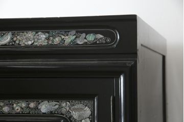アジアンビンテージ　高級品　韓国民芸家具　圧巻の螺鈿(ラデン)細工がインパクト抜群のワードローブ(洋服タンス、収納棚、ヴィンテージ)(R-078588)