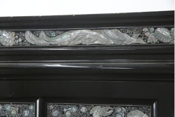 アジアンビンテージ　高級品　韓国民芸家具　圧巻の螺鈿(ラデン)細工がインパクト抜群のワードローブ(洋服タンス、収納棚、ヴィンテージ)(R-078588)