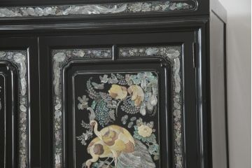 アジアンビンテージ　高級品　韓国民芸家具　圧巻の螺鈿(ラデン)細工がインパクト抜群のワードローブ(洋服タンス、収納棚、ヴィンテージ)(R-078588)
