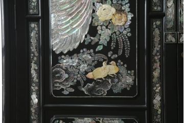 アジアンビンテージ　高級品　韓国民芸家具　圧巻の螺鈿(ラデン)細工がインパクト抜群のワードローブ(洋服タンス、収納棚、ヴィンテージ)(R-078588)