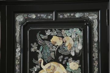 アジアンビンテージ　高級品　韓国民芸家具　圧巻の螺鈿(ラデン)細工がインパクト抜群のワードローブ(洋服タンス、収納棚、ヴィンテージ)(R-078588)