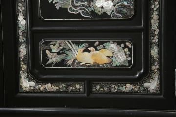 アジアンビンテージ　高級品　韓国民芸家具　圧巻の螺鈿(ラデン)細工がインパクト抜群のワードローブ(洋服タンス、収納棚、ヴィンテージ)(R-078588)