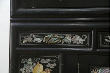 アジアンビンテージ　高級品　韓国民芸家具　圧巻の螺鈿(ラデン)細工がインパクト抜群のワードローブ(洋服タンス、収納棚、ヴィンテージ)(R-078588)