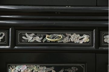 アジアンビンテージ　高級品　韓国民芸家具　圧巻の螺鈿(ラデン)細工がインパクト抜群のワードローブ(洋服タンス、収納棚、ヴィンテージ)(R-078588)
