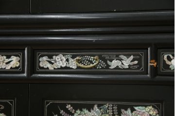 アジアンビンテージ　高級品　韓国民芸家具　圧巻の螺鈿(ラデン)細工がインパクト抜群のワードローブ(洋服タンス、収納棚、ヴィンテージ)(R-078588)