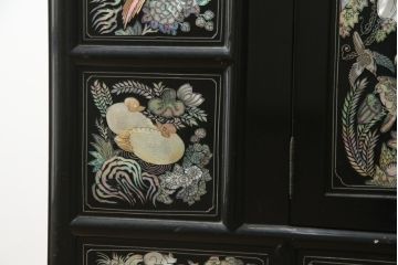 アジアンビンテージ　高級品　韓国民芸家具　圧巻の螺鈿(ラデン)細工がインパクト抜群のワードローブ(洋服タンス、収納棚、ヴィンテージ)(R-078588)