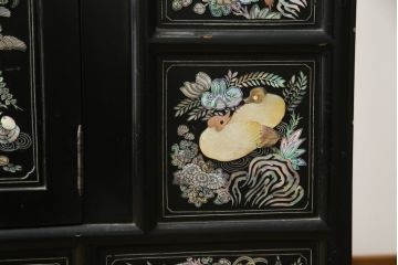 アジアンビンテージ　高級品　韓国民芸家具　圧巻の螺鈿(ラデン)細工がインパクト抜群のワードローブ(洋服タンス、収納棚、ヴィンテージ)(R-078588)
