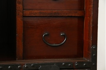 和製アンティーク　前面(欅材)　深みのある色合いが魅力的な米沢帳場箪笥　(R-078617)