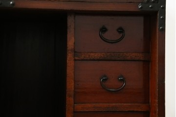 和製アンティーク　前面(欅材)　深みのある色合いが魅力的な米沢帳場箪笥　(R-078617)