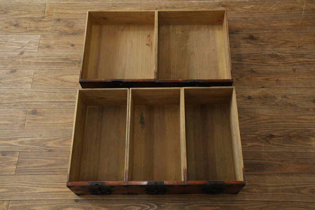 和製アンティーク　前面(欅材)　深みのある色合いが魅力的な米沢帳場箪笥　(R-078617)