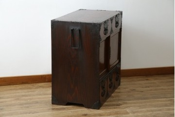 和製アンティーク　前面(欅材)　深みのある色合いが魅力的な米沢帳場箪笥　(R-078617)