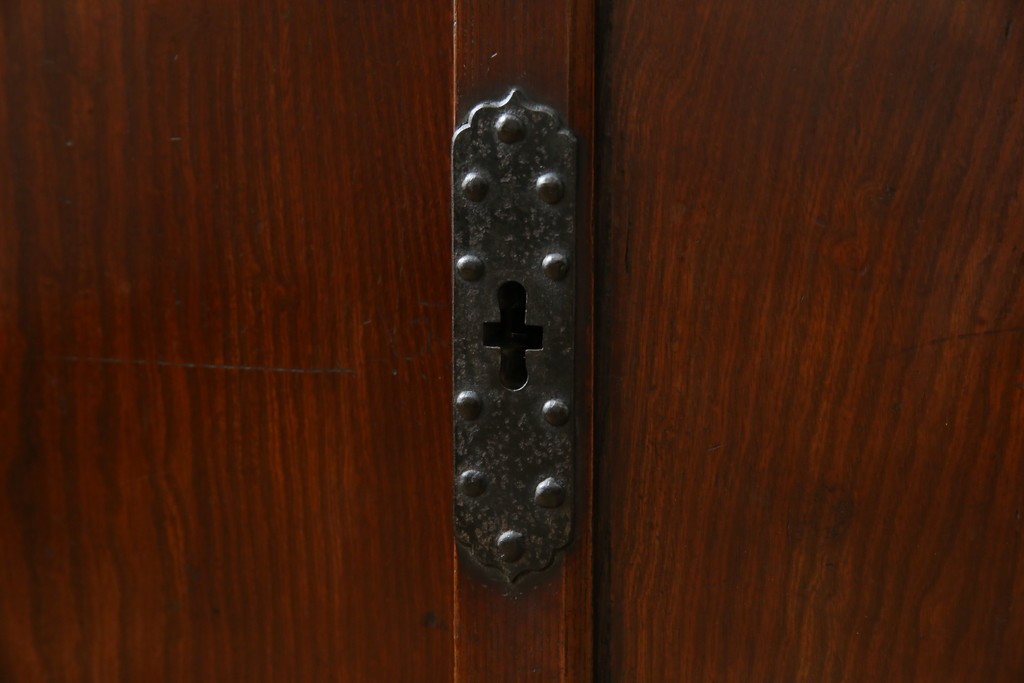 和製アンティーク　前面(欅材)　深みのある色合いが魅力的な米沢帳場箪笥　(R-078617)