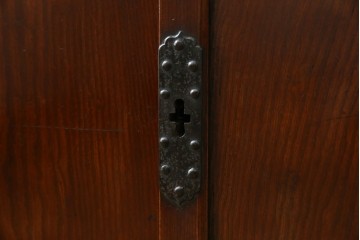 和製アンティーク　前面(欅材)　深みのある色合いが魅力的な米沢帳場箪笥　(R-078617)