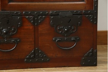 和製アンティーク　前面(欅材)　深みのある色合いが魅力的な米沢帳場箪笥　(R-078617)