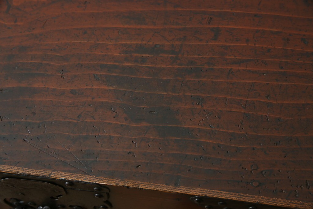 和製アンティーク　前面(欅材)　深みのある色合いが魅力的な米沢帳場箪笥　(R-078617)