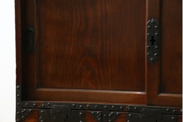 和製アンティーク　前面(欅材)　深みのある色合いが魅力的な米沢帳場箪笥　(R-078617)