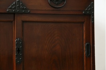 和製アンティーク　前面(欅材)　深みのある色合いが魅力的な米沢帳場箪笥　(R-078617)