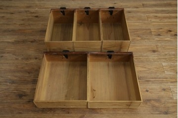 和製アンティーク　前面(欅材)　深みのある色合いが魅力的な米沢帳場箪笥　(R-078617)