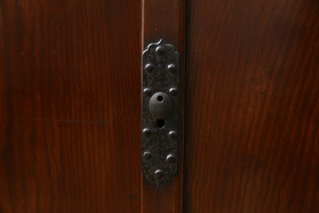 和製アンティーク　前面(欅材)　深みのある色合いが魅力的な米沢帳場箪笥　(R-078617)