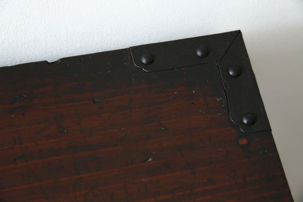 和製アンティーク　前面(欅材)　深みのある色合いが魅力的な米沢帳場箪笥　(R-078617)