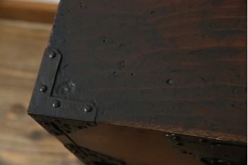 和製アンティーク　前面(欅材)　深みのある色合いが魅力的な米沢帳場箪笥　(R-078617)