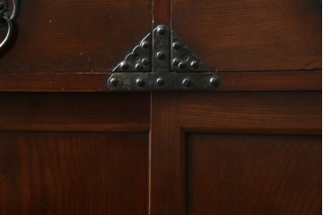 和製アンティーク　前面(欅材)　深みのある色合いが魅力的な米沢帳場箪笥　(R-078617)