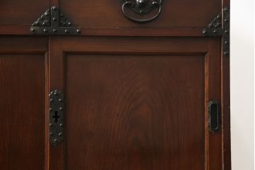 和製アンティーク　前面欅(ケヤキ)材　深みのある色合いが魅力的な米沢帳場箪笥(和箪笥、時代箪笥、収納たんす)(R-078617)