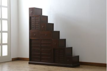 中古　美品　和の空間作りにおすすめの両面使いできる4分割階段箪笥(和箪笥、和タンス、収納箪笥)(R-078618)
