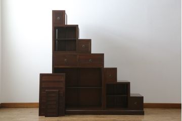 中古　美品　和の空間作りにおすすめの両面使いできる4分割階段箪笥(和箪笥、和タンス、収納箪笥)(R-078618)