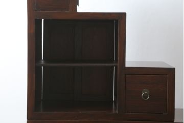 中古　美品　和の空間作りにおすすめの両面使いできる4分割階段箪笥(和箪笥、和タンス、収納箪笥)(R-078618)